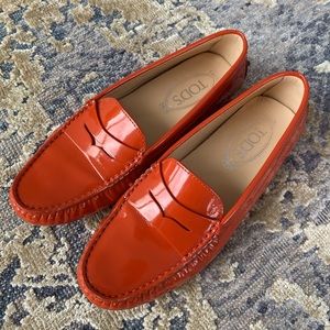 Orange Tod’s flats